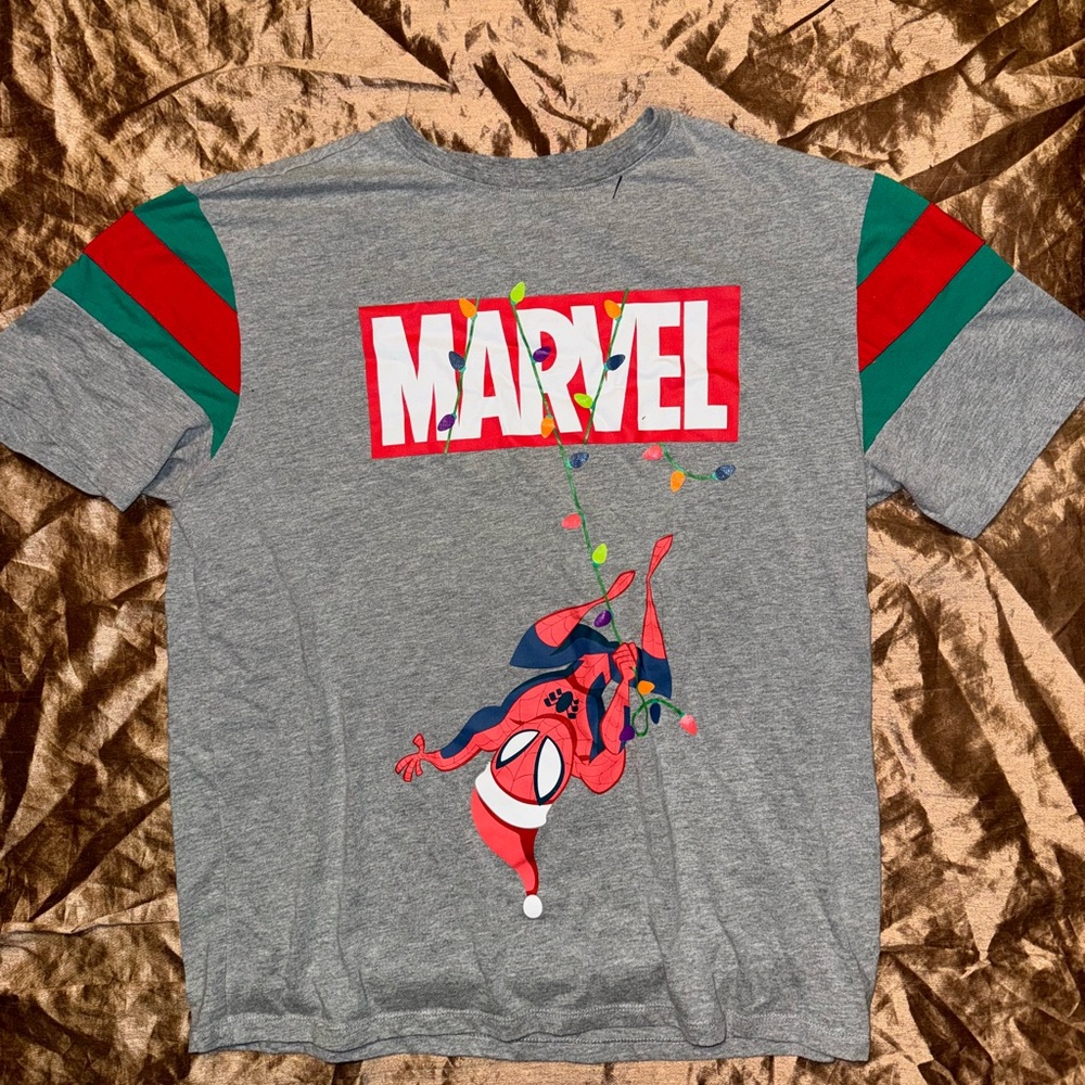 Mens size Large Disney Marvel Spider-Man Shirt Christmas 2021 holiday grey t-shi